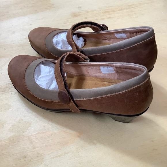 Naot Shoes Womens 40 (9) Mary Jane Brown Suede Leather Hook & Loop Comfort - Picture 5 of 12